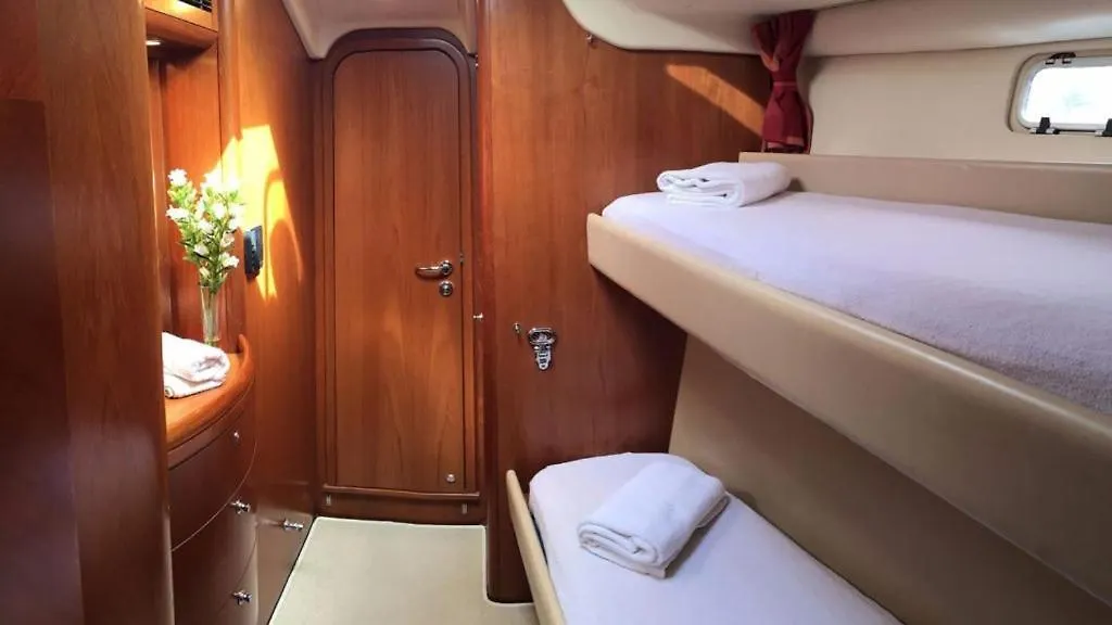 Отель Barco De Lujo En Palma Ботель